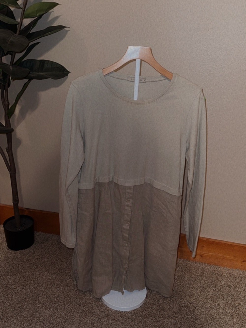 Cut Loose Neutral Two-Tone Button-Front tunic